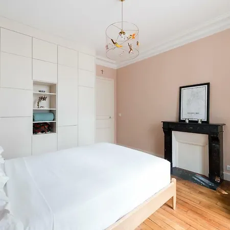 Rue De Grenelle Iv By Onefinestay París
